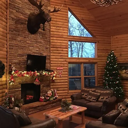 Luxury Lakefront Chalet Resort 2 Pools FREE Amenities Dock Kayaks Waterslide